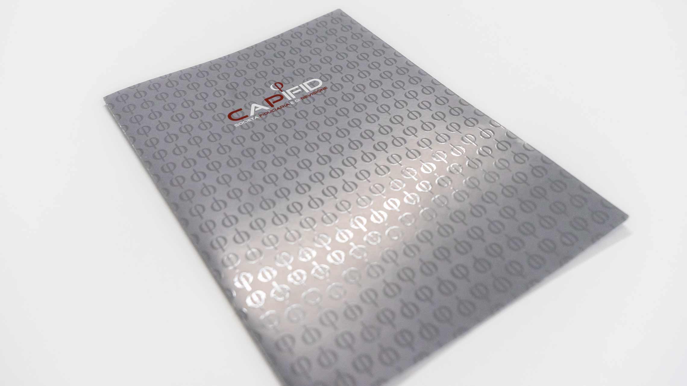 Volantini pubblicitari stampati fronte-retro — promozione e distribuzione